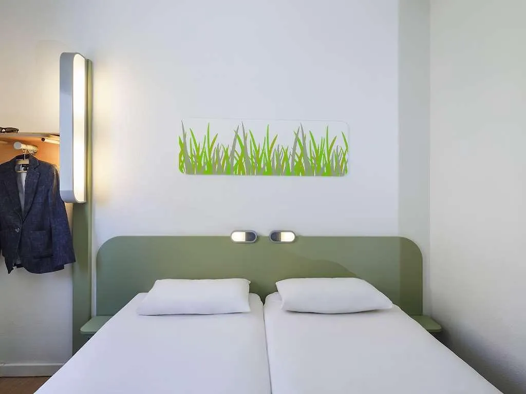 Ibis Budget Malaga Centro מלון